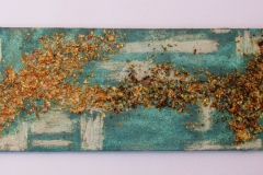 Gloss, acrylique, cristal de roche, résine, pigments, liant acrylique, feuilles très fines d'or multicolore et d'or, appliquées sur la texture. Toile réalisée au couteau et éponge. 100 x 40 cm